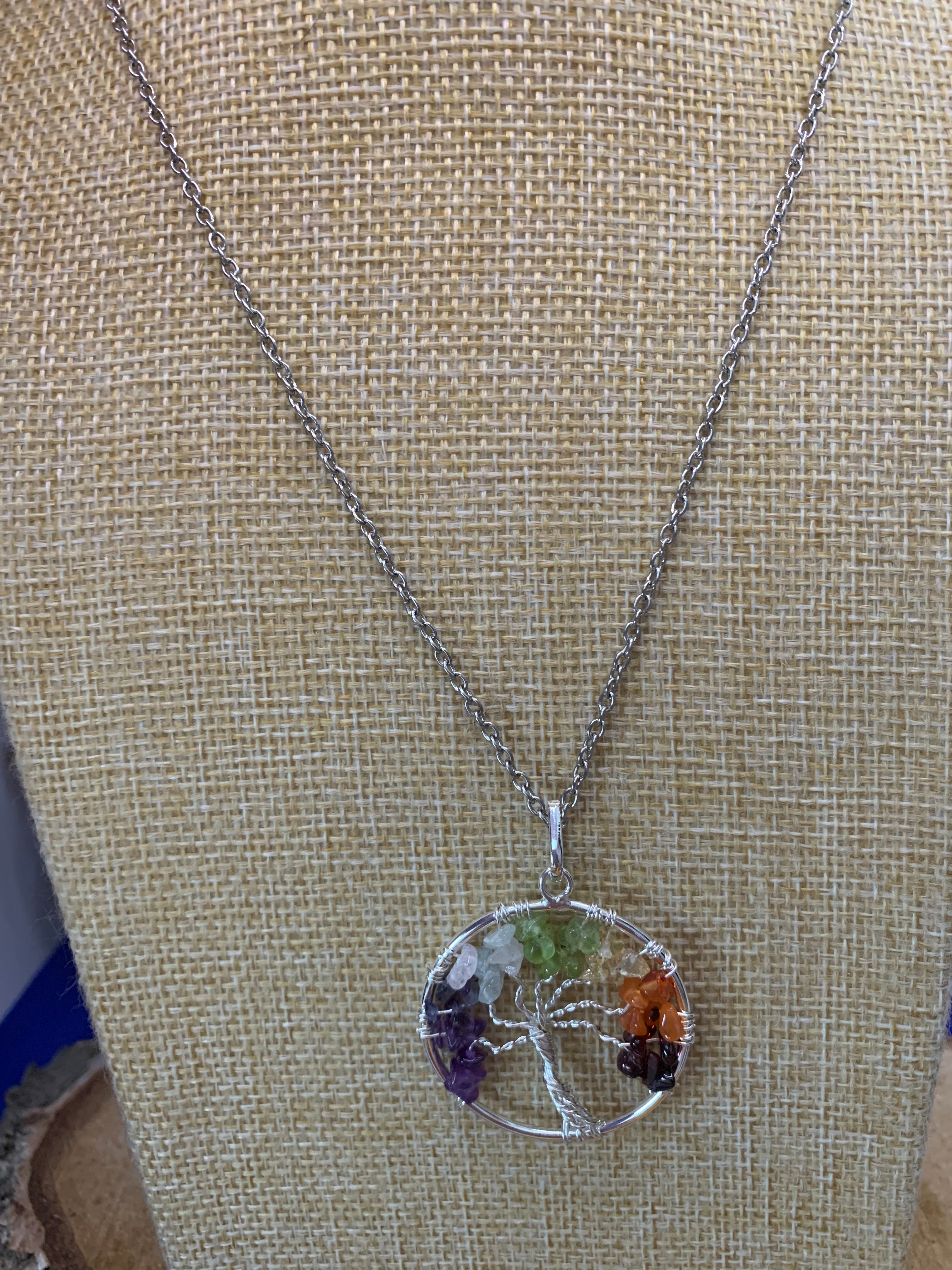 Équilibra -Pendentif arbre de vie 7 chakras