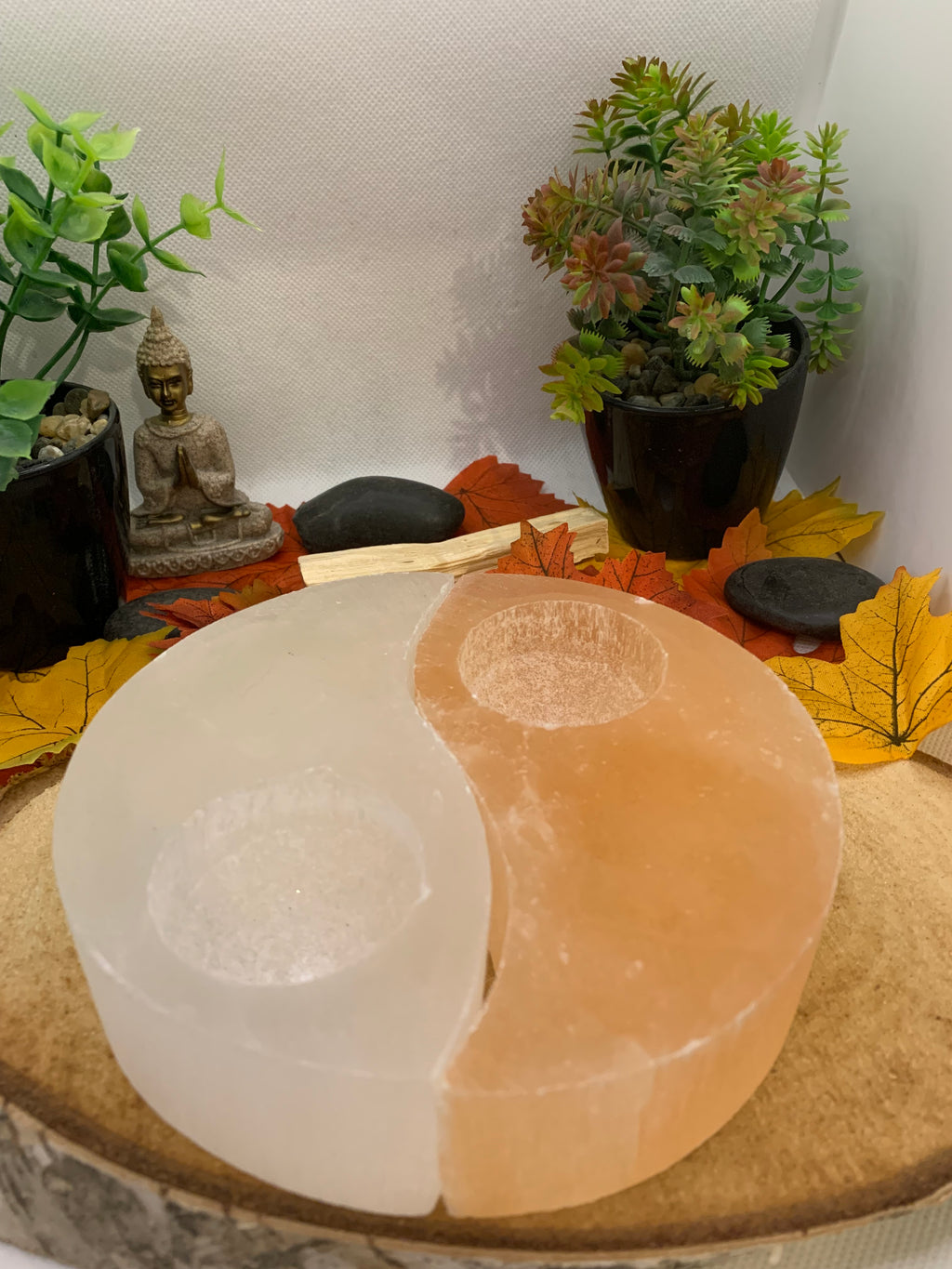 Harmonie lumineuse - Support de bougies yin-yang en sélénite